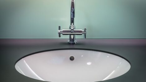 découvrez nos conseils essentiels pour réussir la rénovation de votre salle de bain et créer un espace à la fois fonctionnel et esthétique.