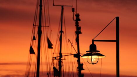 découvrez notre gamme d'éclairage extérieur pour sublimer vos espaces extérieurs, alliant design, sécurité et économie d'énergie.