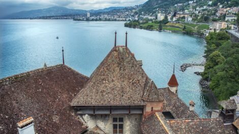 découvrez nos services professionnels de toiture pour protéger et embellir votre maison avec des matériaux de qualité et une expertise reconnue.