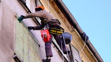 services professionnels de réparation de toiture pour protéger et renforcer votre maison rapidement et efficacement.