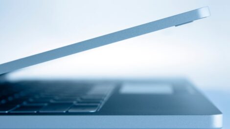 découvrez nos gouttières en aluminium, durables et résistantes, idéales pour protéger votre maison des intempéries tout en ajoutant une touche esthétique.