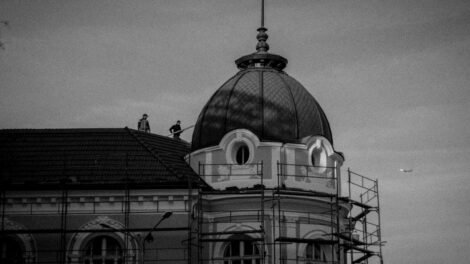 découvrez nos services experts de rénovation de toit pour protéger et embellir votre maison. qualité, durabilité et savoir-faire au rendez-vous.