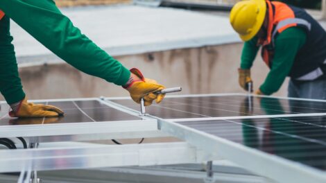 optimisez l'inclinaison de vos panneaux solaires pour maximiser la production d'énergie renouvelable tout au long de l'année.