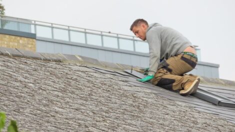 réparation d'urgence de fuites de toit rapide et efficace pour protéger votre maison des dégâts.