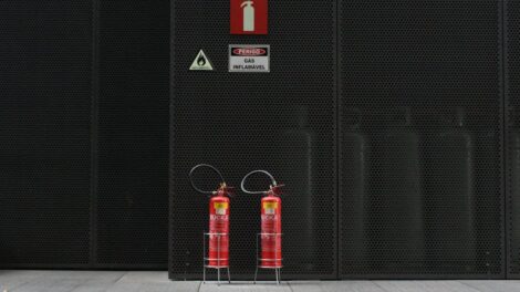 découvrez des conseils essentiels et des mesures efficaces pour la prévention des incendies, afin de protéger vos biens et assurer votre sécurité au quotidien.