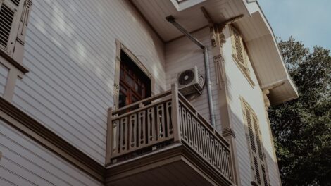 conseils pour le positionnement optimal de l'unité extérieure d'une pompe à chaleur afin d'améliorer son efficacité et sa durabilité.