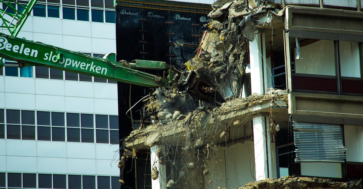 service professionnel de démolition de toitures pour une rénovation efficace et sécurisée. experts en enlèvement rapide et propre des structures de toit.