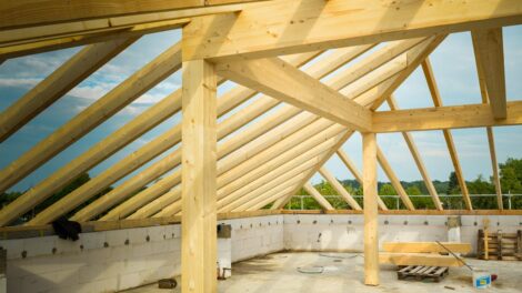 découvrez les prix 2026 pour la charpente de toit au mètre carré et comparez les coûts pour planifier efficacement vos projets de construction.