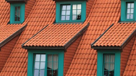 découvrez les meilleurs matériaux d'étanchéité pour toiture afin de protéger efficacement votre maison contre les infiltrations d'eau et les intempéries.