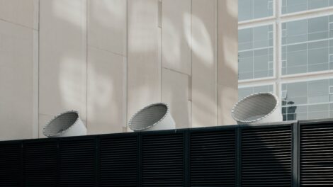 découvrez nos solutions d'isolation pour boîtes de ventilation, conçues pour améliorer l'efficacité énergétique et prévenir les pertes de chaleur.