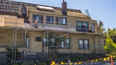rénovation de toiture : améliorez l'isolation, réparez les fuites et redonnez un coup de neuf à votre toit avec nos solutions professionnelles et durables.