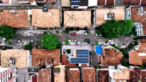 découvrez le cadastre solaire, un outil essentiel pour évaluer le potentiel d'ensoleillement de votre toiture et optimiser l'installation de panneaux solaires.